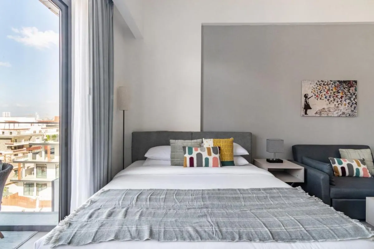 Image 3 of Guestready – Artsy Studio with pool view