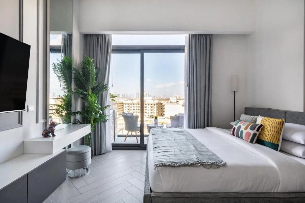 Image 5 of Guestready – Artsy Studio with pool view