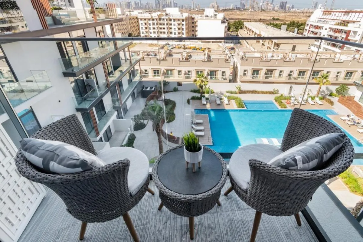Image 1 of Guestready – Artsy Studio with pool view