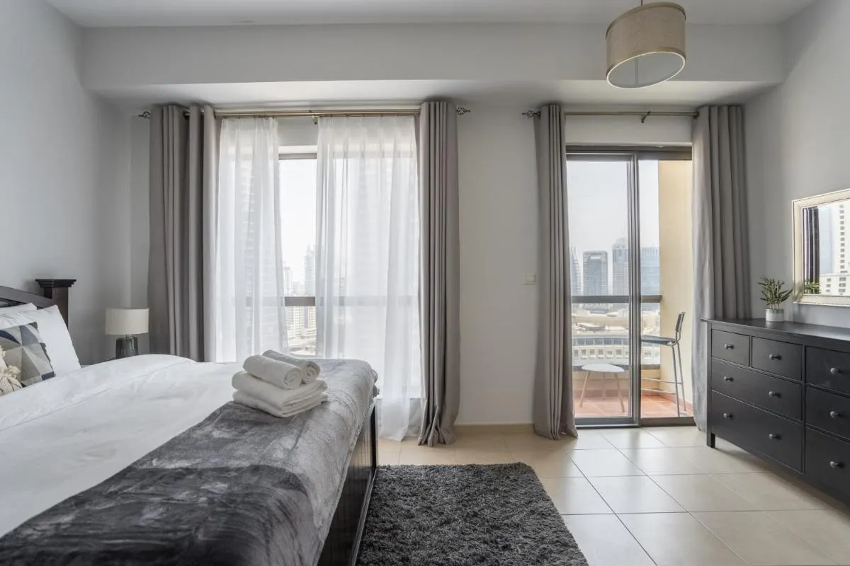 Image 1 of HiGuests – Artistic Waterfront Apt, Perfect for Beach Lovers