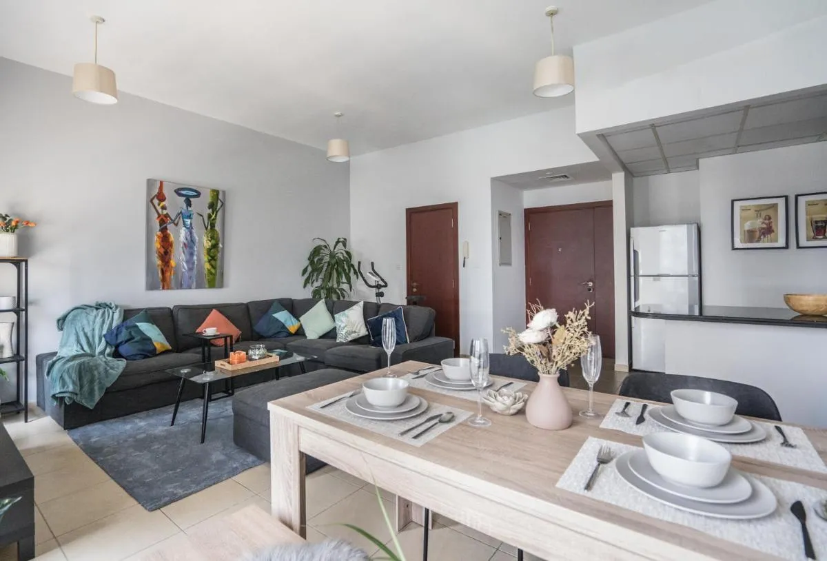 Image 4 of HiGuests – Artistic Waterfront Apt, Perfect for Beach Lovers