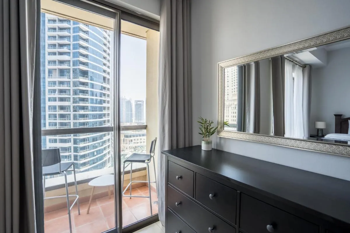 Image 2 of HiGuests – Artistic Waterfront Apt, Perfect for Beach Lovers