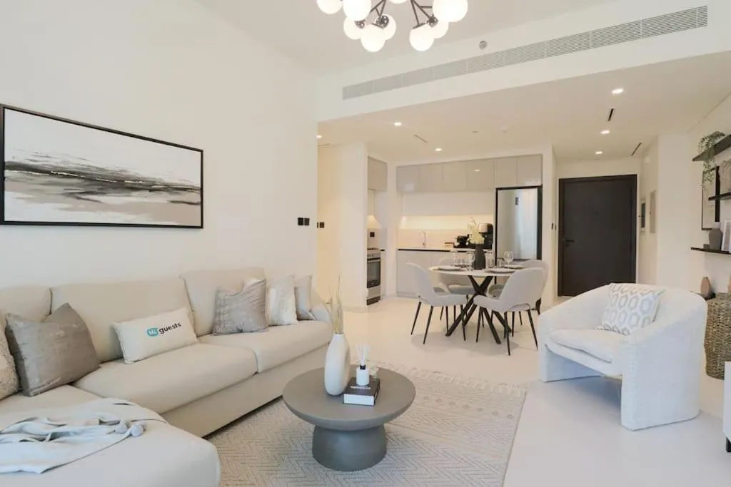 Image 4 of HiGuests – Emaar Beachfront Haven with Majestic Marina Views