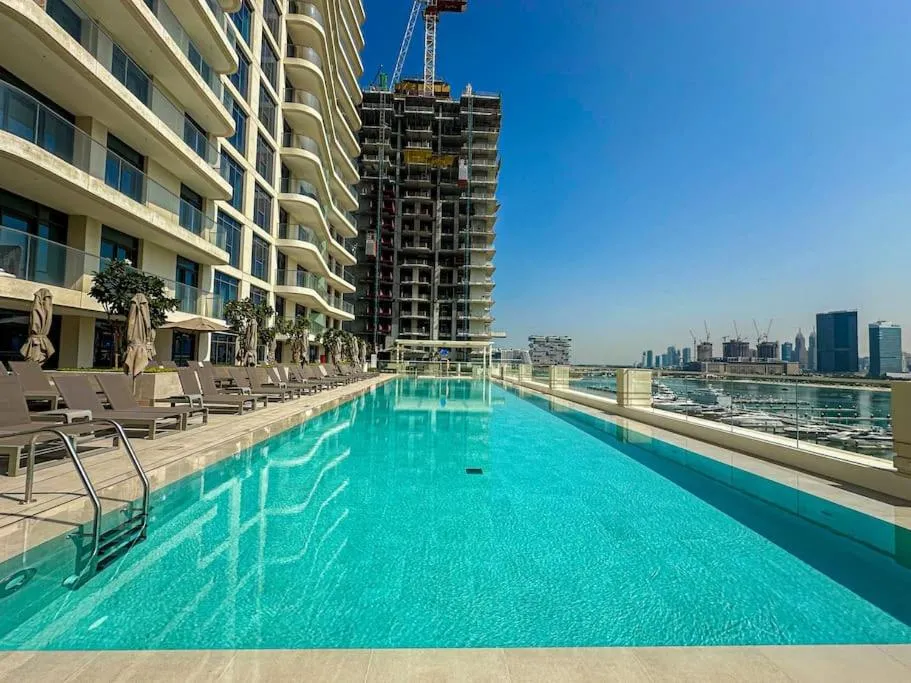 Image of HiGuests – Emaar Beachfront Haven with Majestic Marina Views