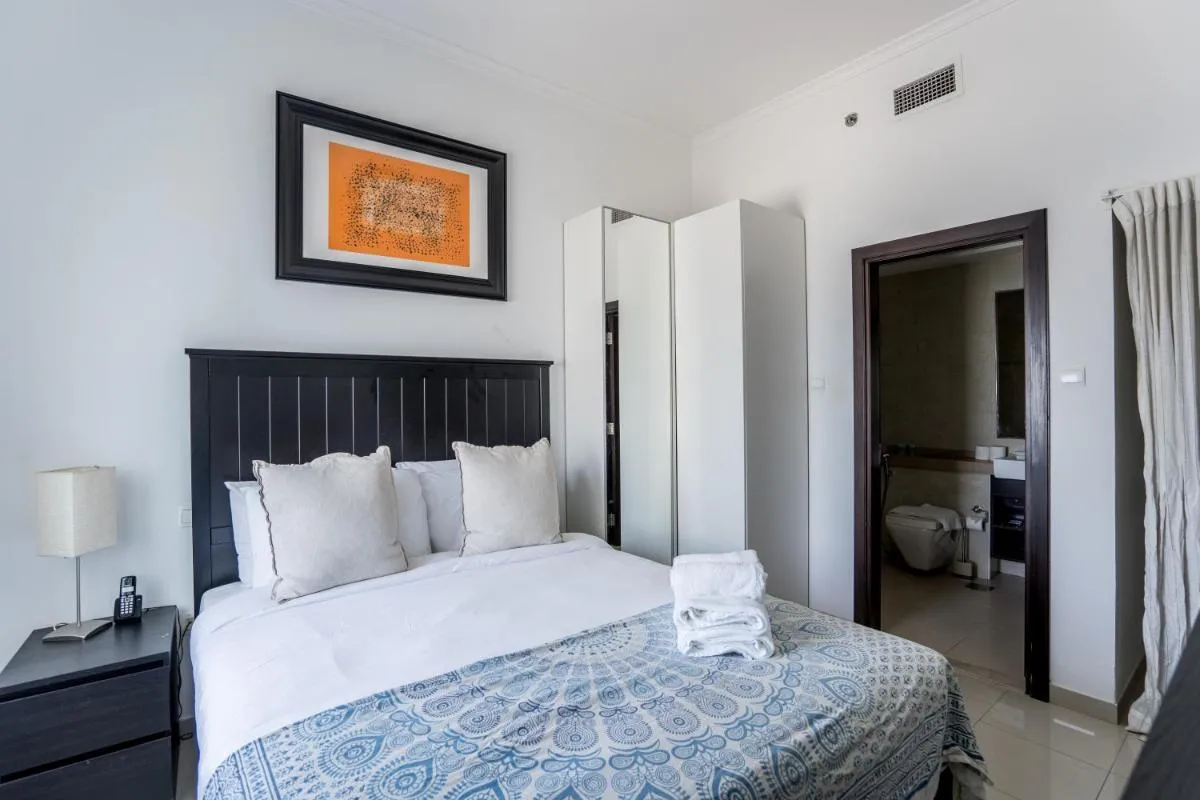 Image 1 of HiGuests – Exceptional Apt with Furnished Terrace By the Sea