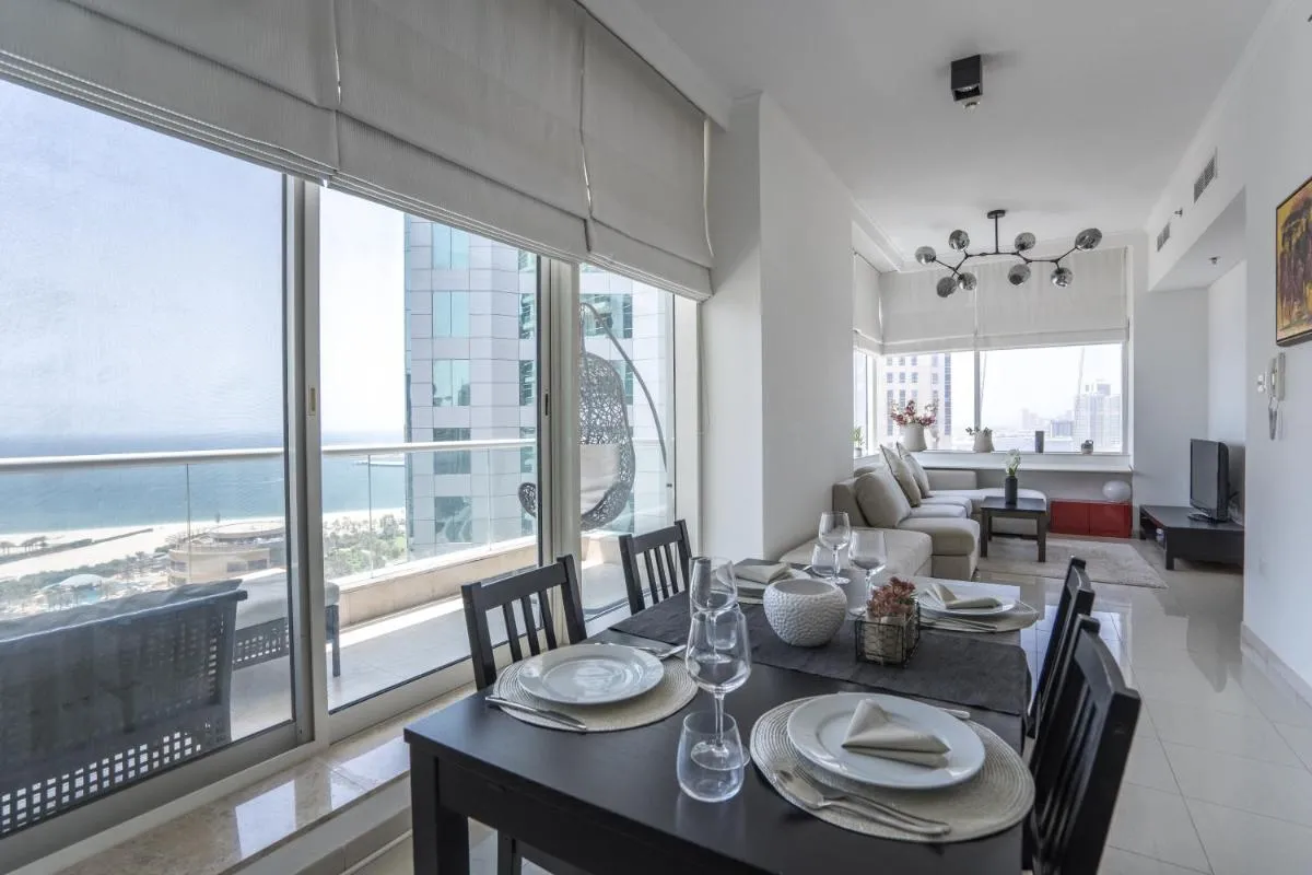 Image 4 of HiGuests – Exceptional Apt with Furnished Terrace By the Sea