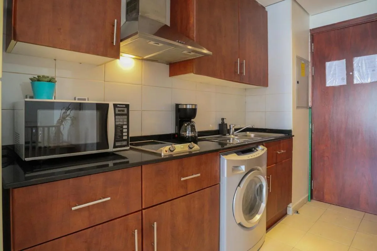 Image 4 of HiGuests – Lake-view Studio in Vibrant Area in JLT
