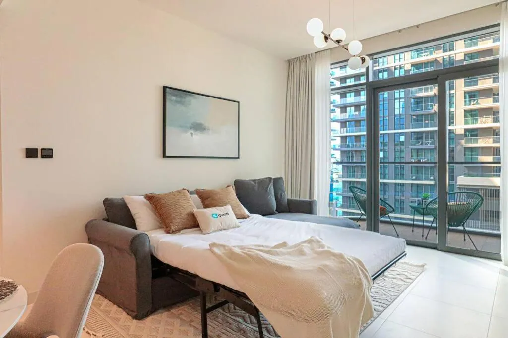 Image 3 of HiGuests – Marina Vista Tower 2