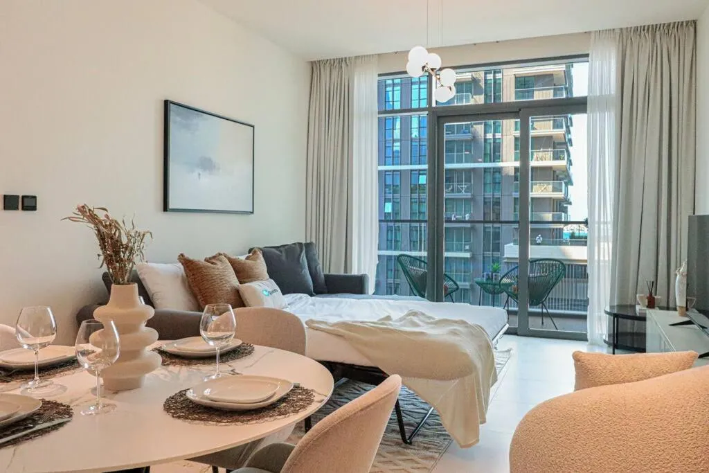 Image 1 of HiGuests – Marina Vista Tower 2