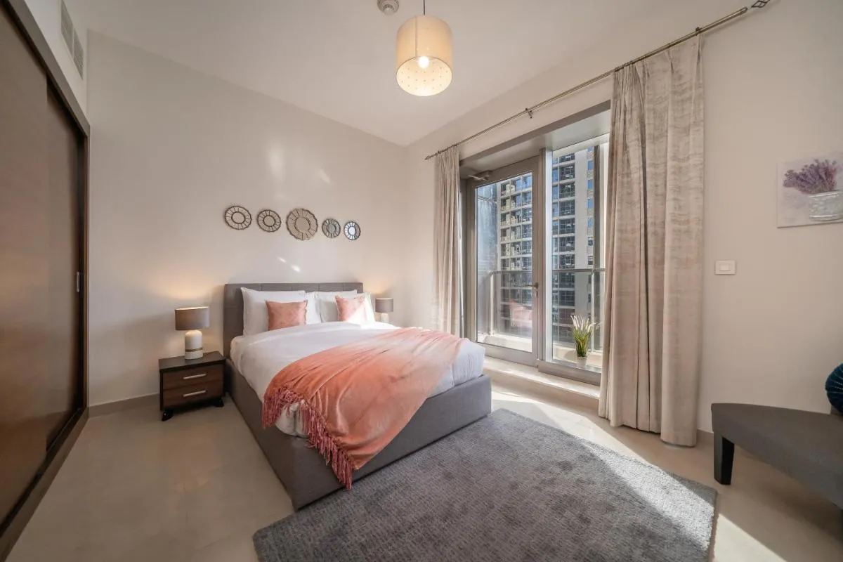 Image 1 of HiGuests – Spacious Apt for 5 With Spectacular Marina Views