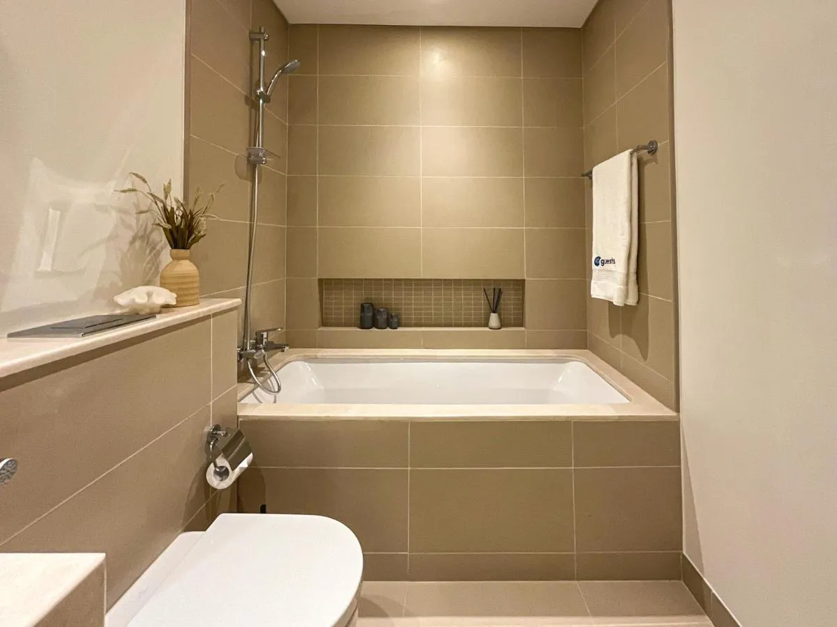 Image 2 of HiGuests – Waterfront Luxe Apt with Bluewaters Island Views