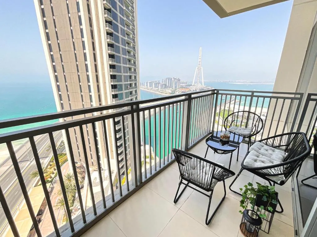 Image of HiGuests – Waterfront Luxe Apt with Bluewaters Island Views