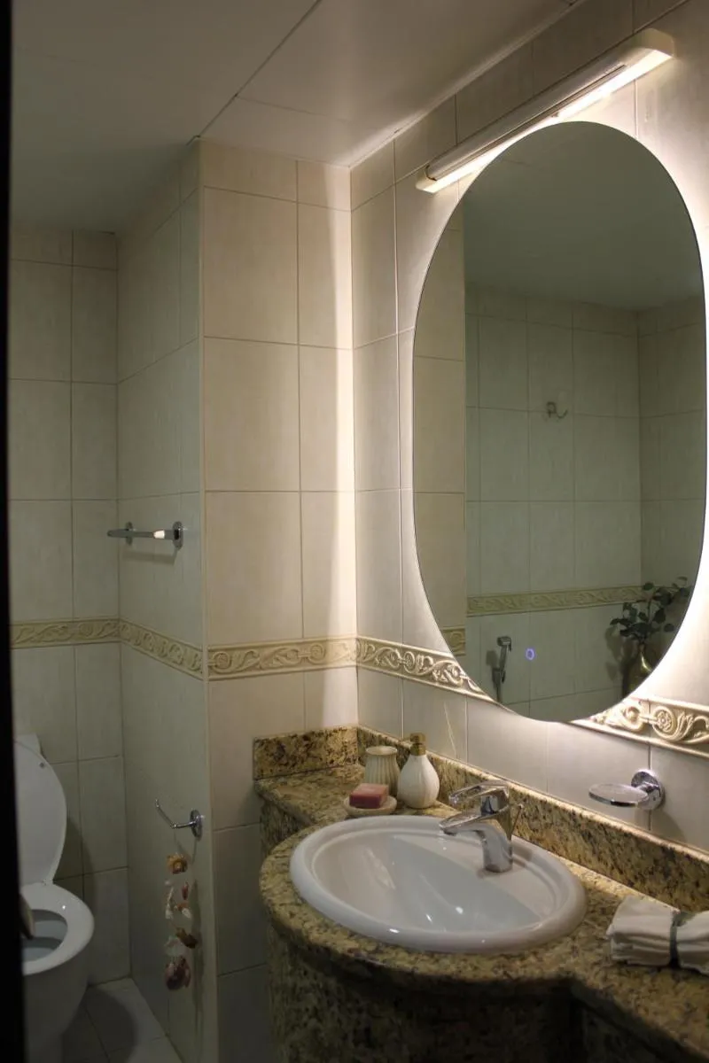 Image 2 of High floor marina view apartment
