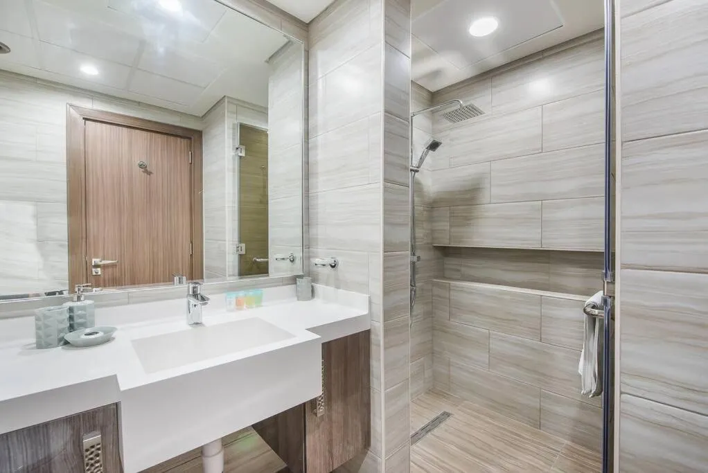 Image 2 of I can sleep 4 & with a lake view in MBL Tower, JLT