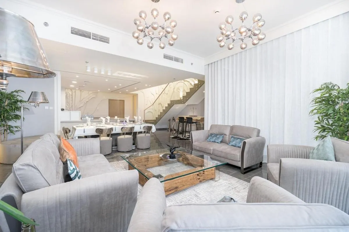 Image 6 of Incredible 3-bed with Dubai Marina views!