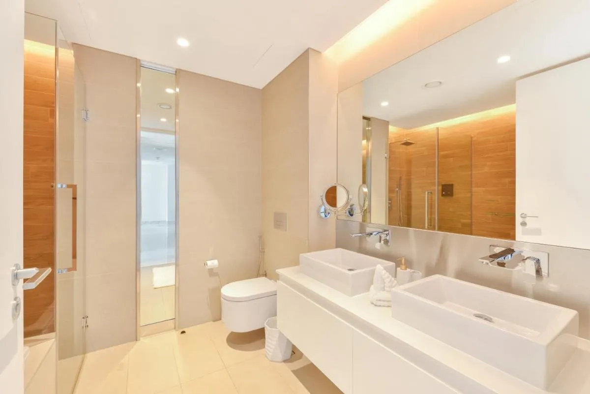 Image 2 of Island Paradise – Stylish 2BR on Bluewaters Island