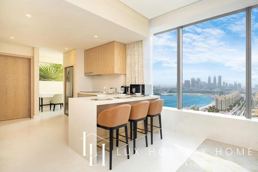 Image 4 of LUX Iconic Views at The Palm Tower Suite 2