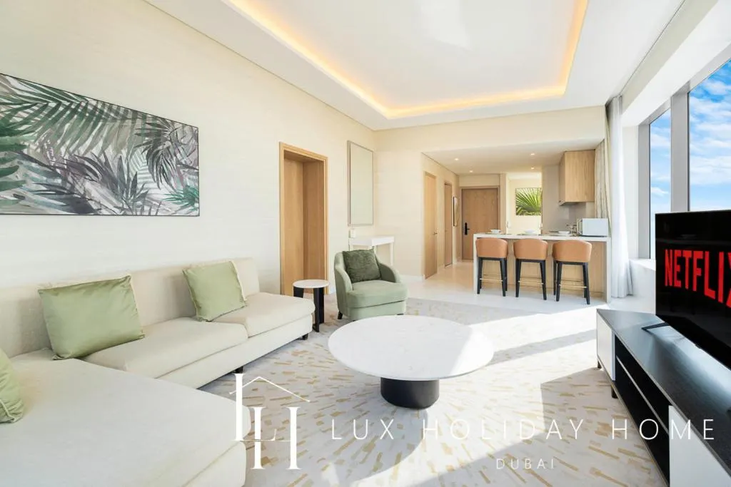 Image 5 of LUX Iconic Views at The Palm Tower Suite 2