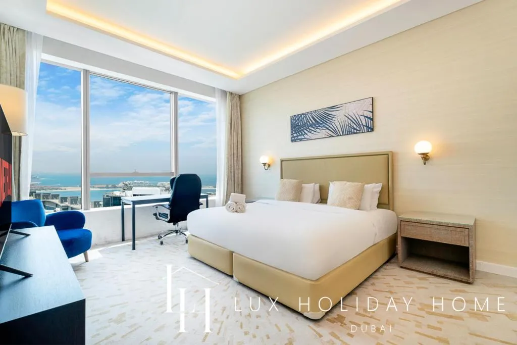 Image 1 of LUX Iconic Views at The Palm Tower Suite 2