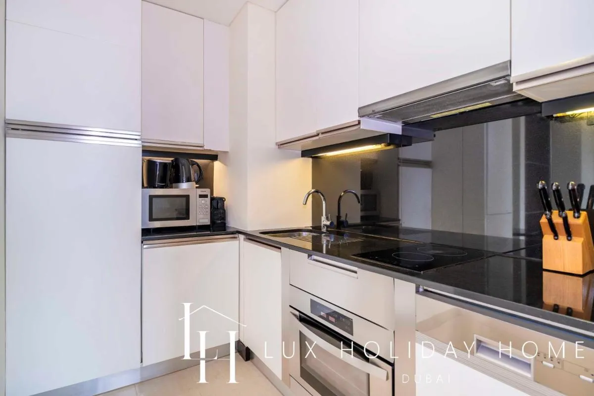 Image 4 of LUX The JW Marina Studio