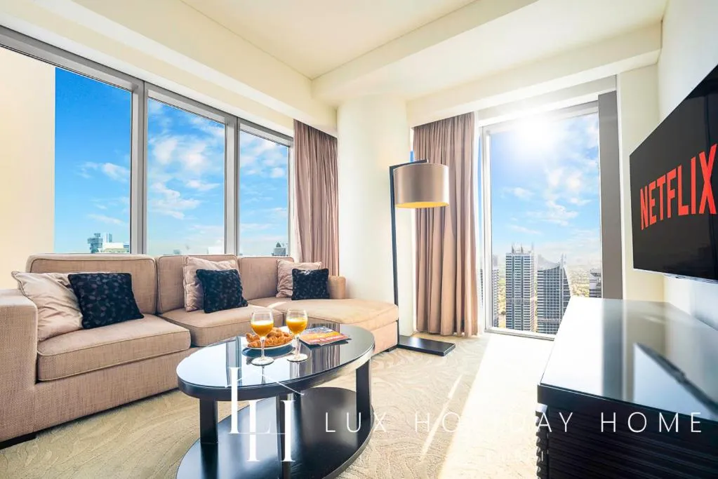 Image 5 of LUX The JW Marina Suite