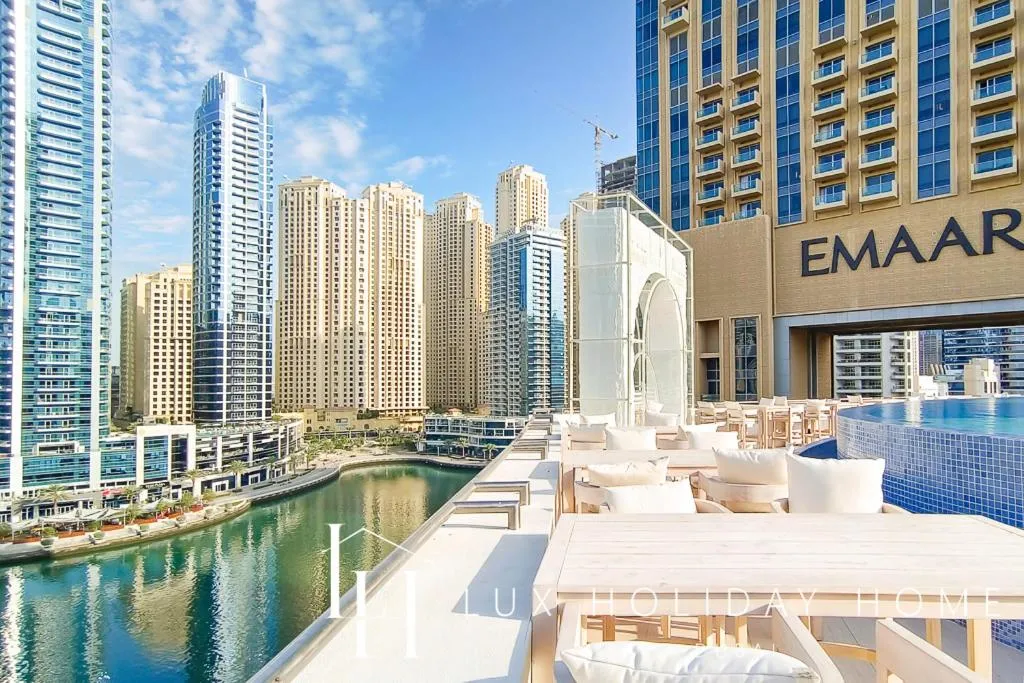 Image 6 of LUX The JW Marina Suite