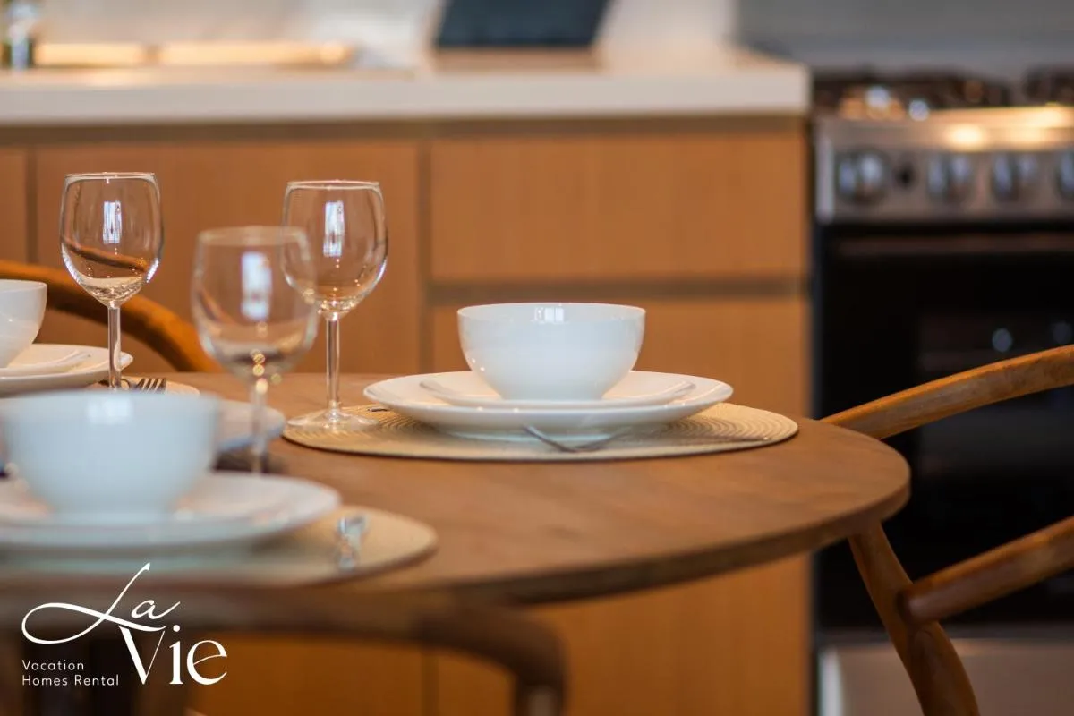 Image 6 of La Vie, JBR