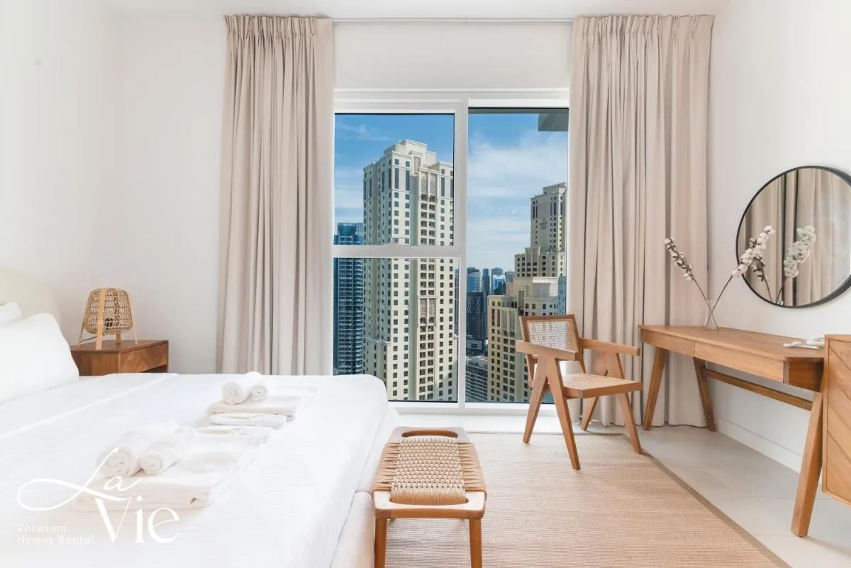 Image 1 of La Vie, JBR