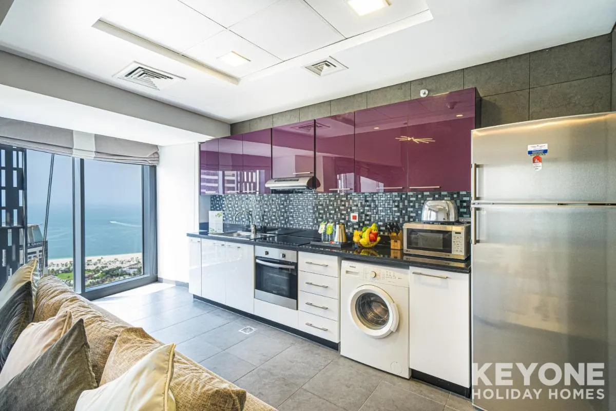 Image 4 of Lavish One Bedroom with Amazing Sun Deck & Pool