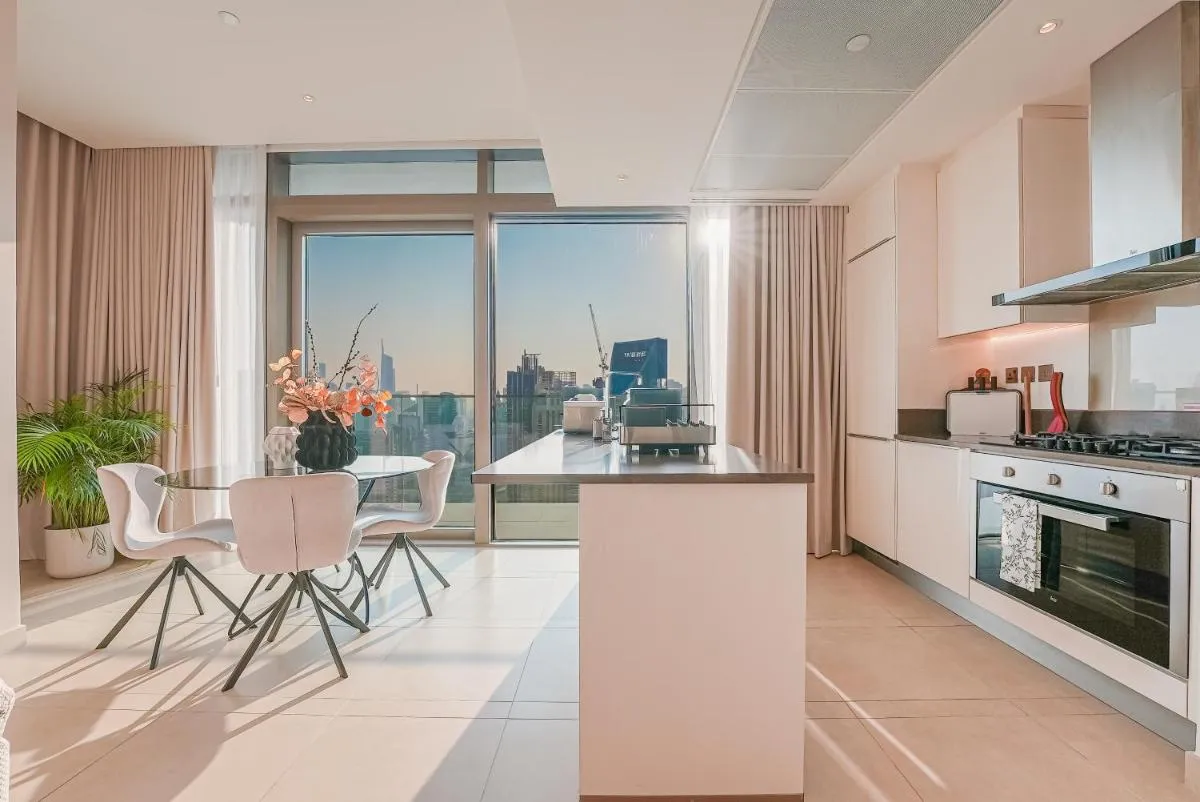 Image 4 of Luxe Living: Spacious Waterfront 2BR in Marina Gate