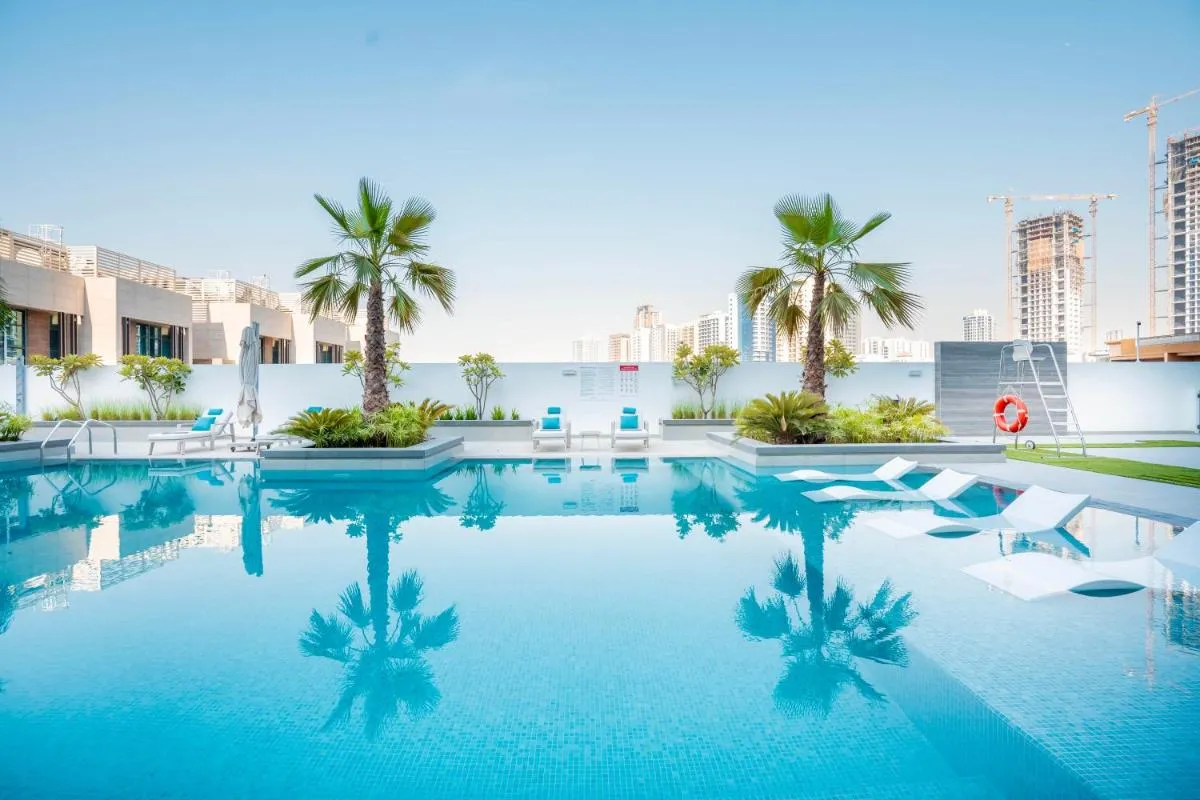 Image 3 of Luxuary Living