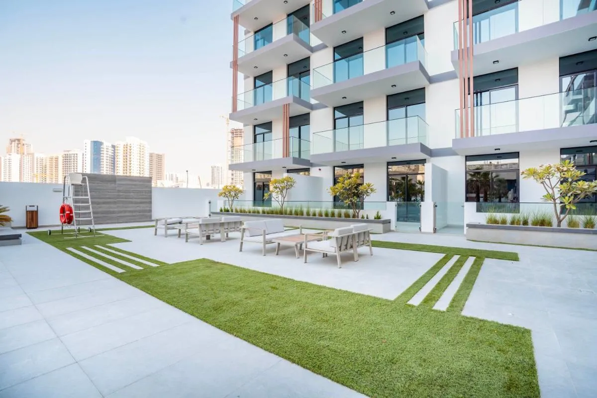 Image 6 of Luxuary Living