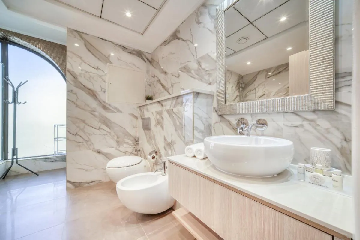 Image 2 of Luxurious 4 Bedroom Duplex with terrace & sea view