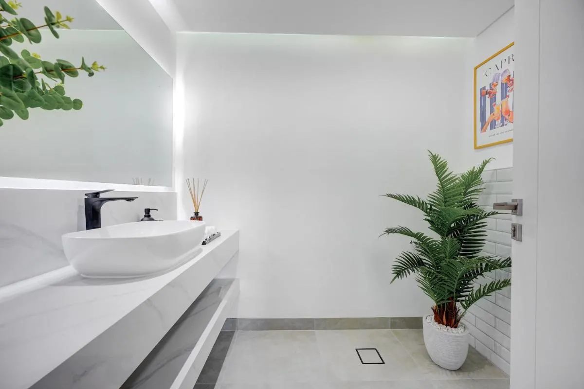 Image 2 of Luxurious 4-Bedroom Penthouse with Spectacular Views