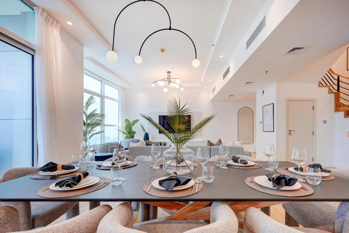 Image 4 of Luxurious 4-Bedroom Penthouse with Spectacular Views