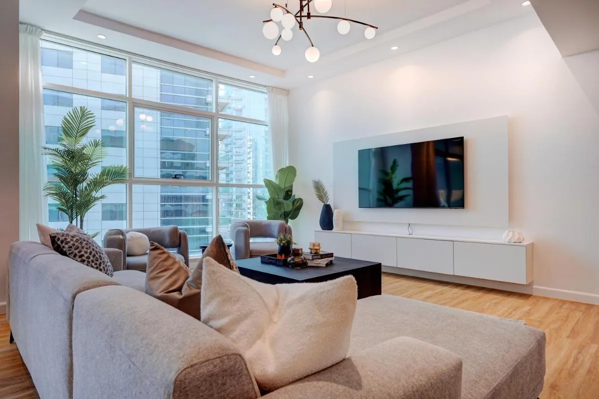 Image 5 of Luxurious 4-Bedroom Penthouse with Spectacular Views