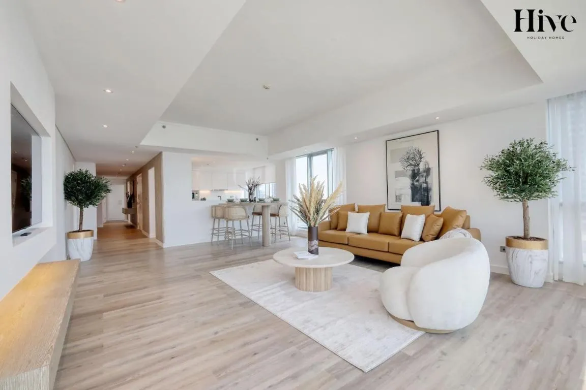 Image of Luxury 3 Bedroom Apt with Golf Course Views
