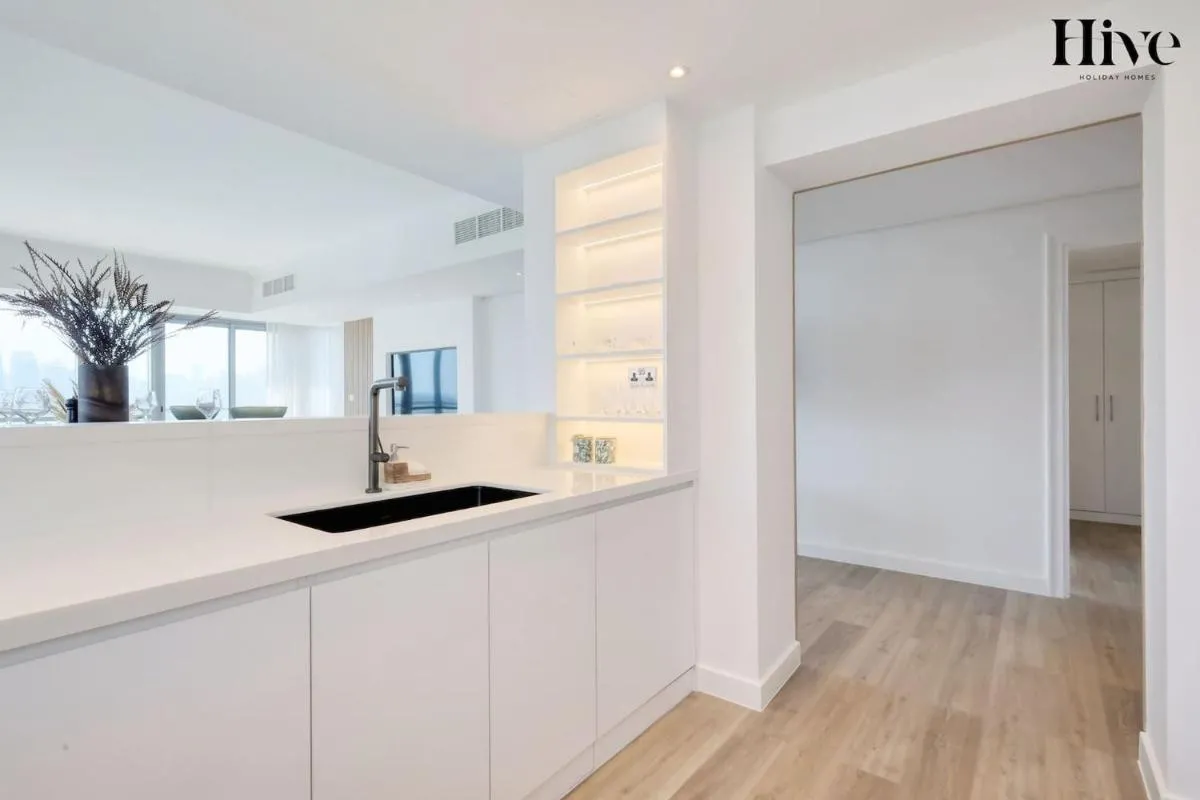 Image 2 of Luxury 3 Bedroom Apt with Golf Course Views