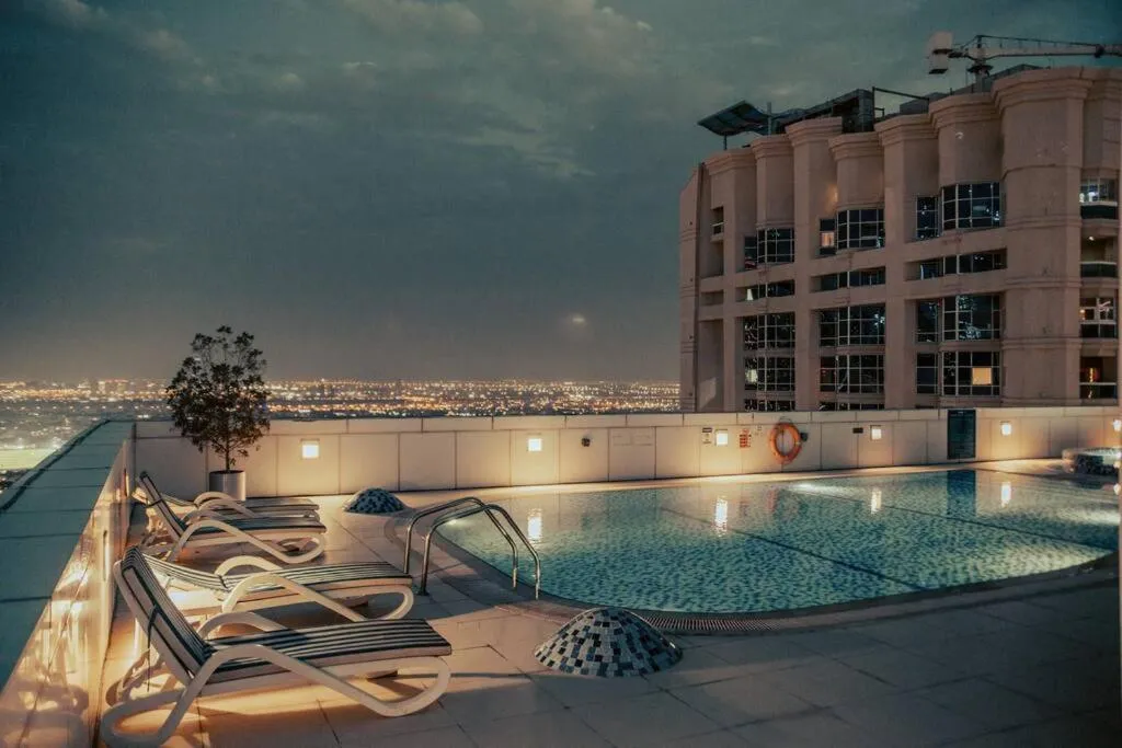 Image 2 of Luxury 3 Bedroom Sub Penthouse With Rooftop Pool