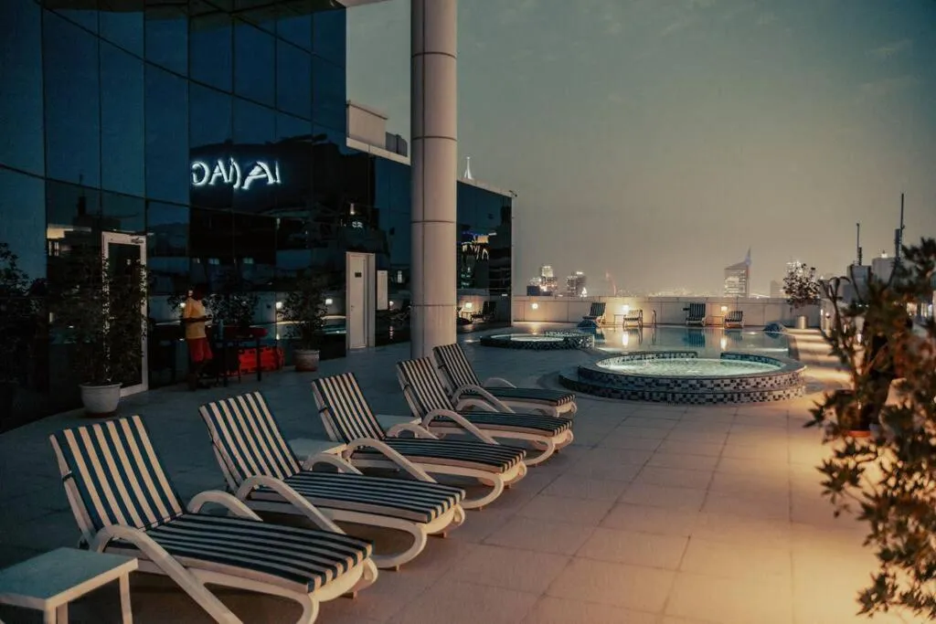 Image 4 of Luxury 3 Bedroom Sub Penthouse With Rooftop Pool