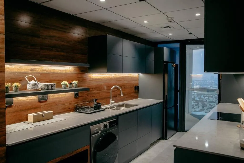 Image 3 of Luxury 3 Bedroom Sub Penthouse With Rooftop Pool