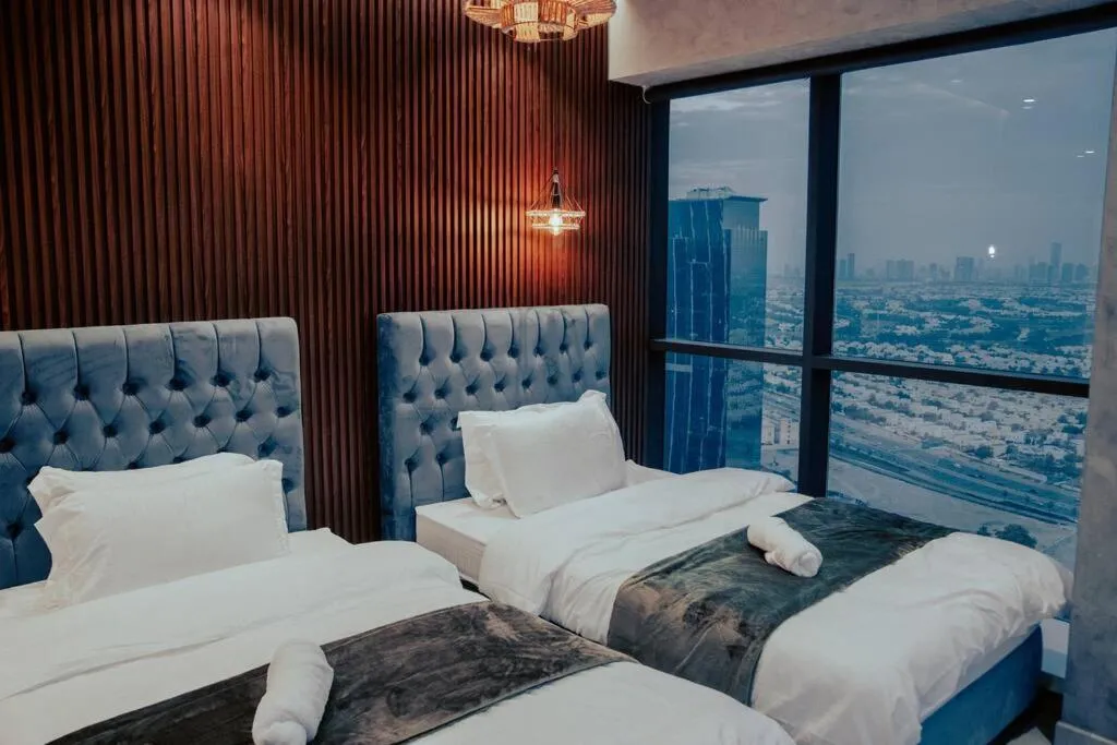 Image 1 of Luxury 3 Bedroom Sub Penthouse With Rooftop Pool