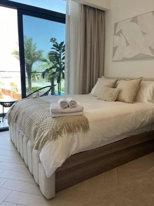 Image 3 of Luxury Apartment – Pool View – JVC