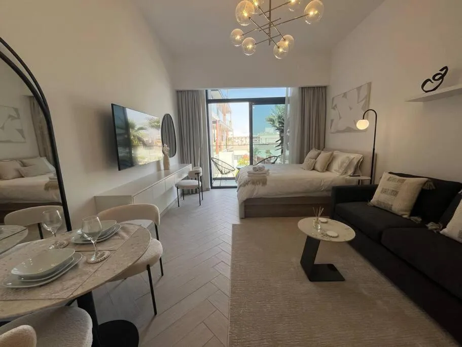 Image 1 of Luxury Apartment – Pool View – JVC