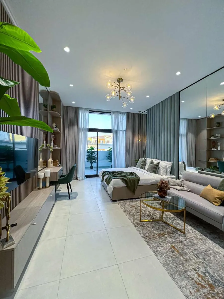 Image 3 of Luxury New Studio with Pool & Gym Access, 5 min from Gardens Metro