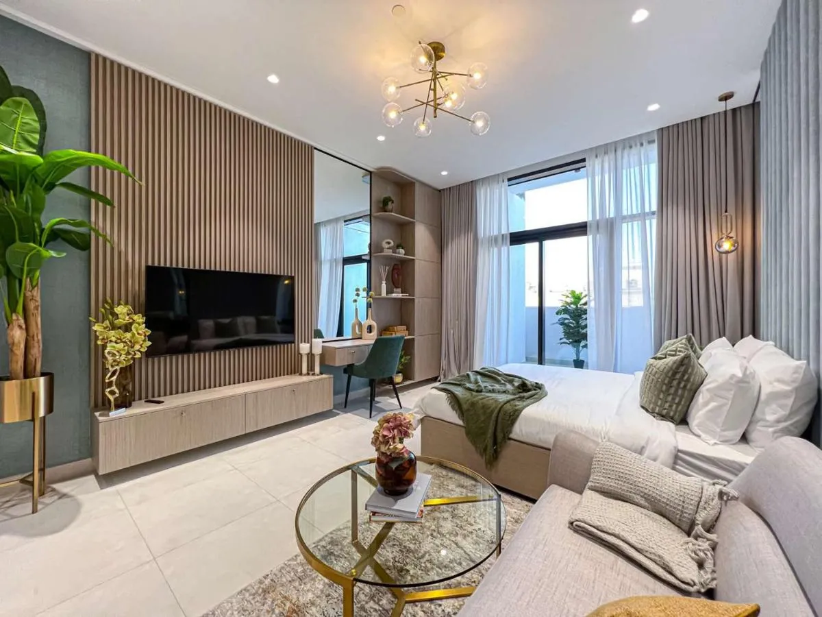 Image 5 of Luxury New Studio with Pool & Gym Access, 5 min from Gardens Metro