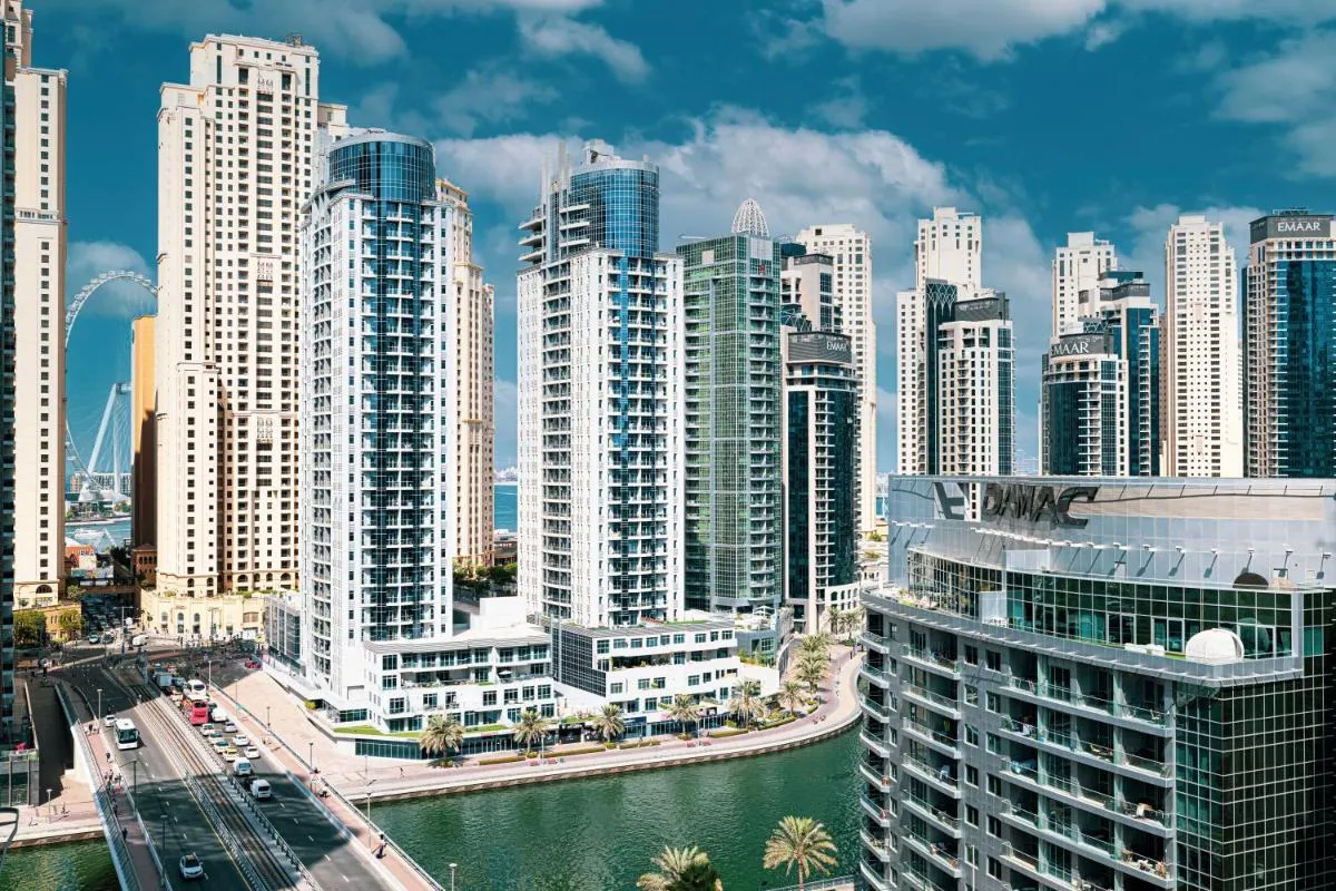 Image 6 of Luxury and spacious full Marina view