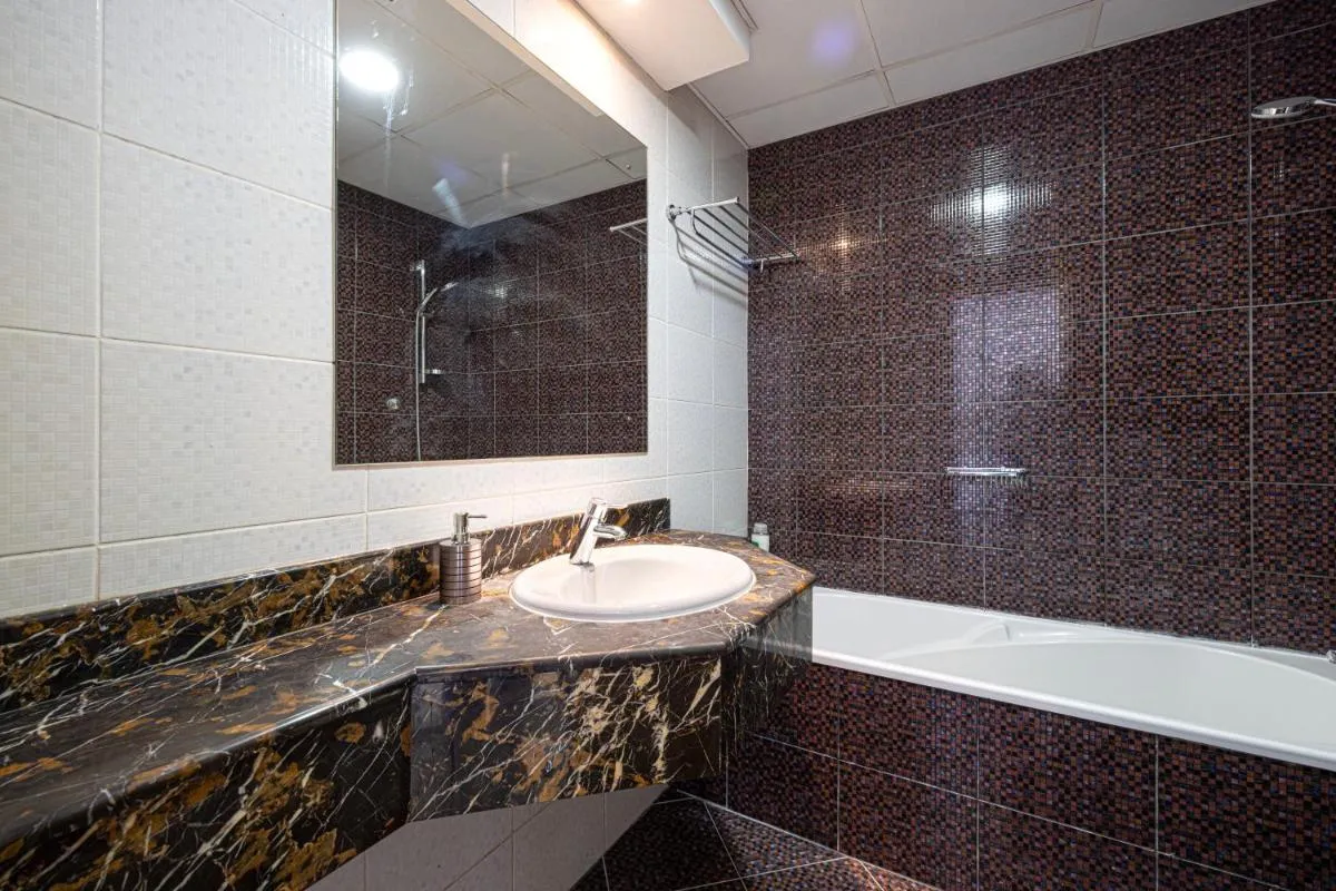 Image 2 of Luxury and spacious full Marina view