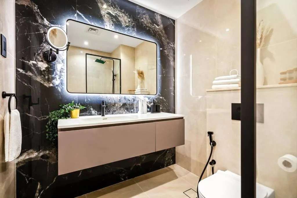 Image 2 of Luxury apartment at Discovery