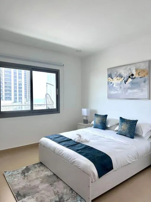 Image 1 of Luxury sea-view apartment